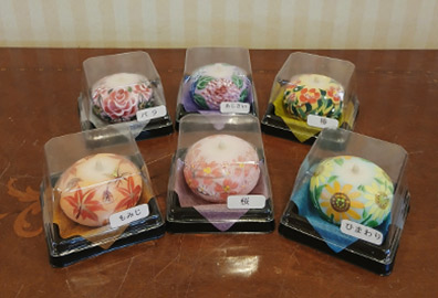 丸くかわいいろうそく入れ